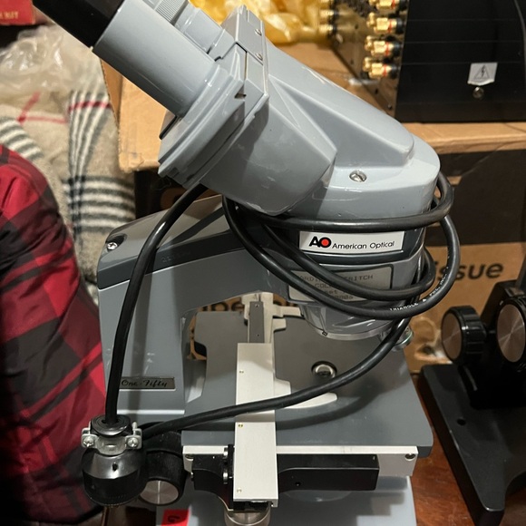 American Optical A.O One-fifty Microscope - Picture 6 of 9